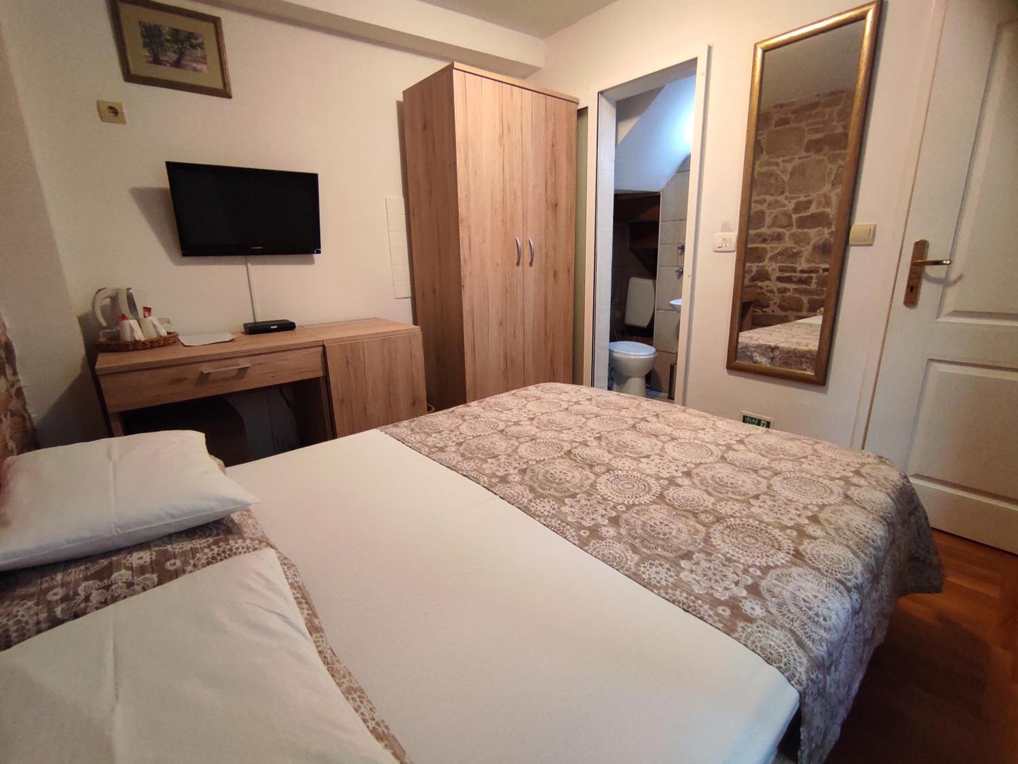Guesthouse Mirula Сплит Экстерьер фото
